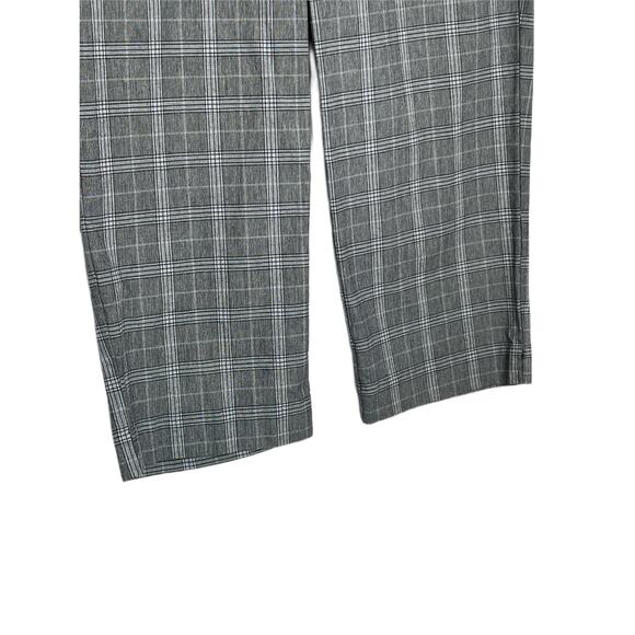 Dockers Mid Rise Curvy Grey Black White Plaid Casual Capri Pants Size 10 - Picture 3 of 8